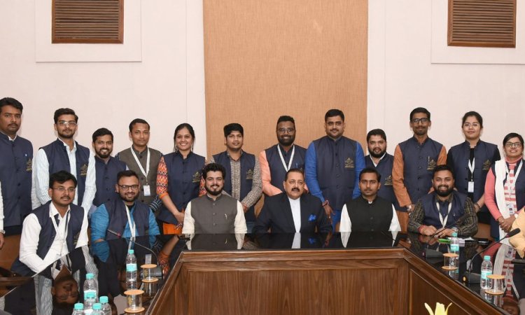 Dr Jitendra Singh interacts with group of students from IIDL, Maharashtra