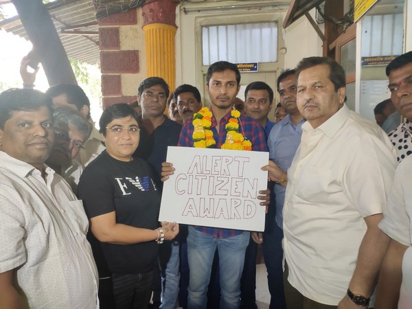Mumbai BJP felicitates driver who took passenger to police for talking about anti-CAA protests