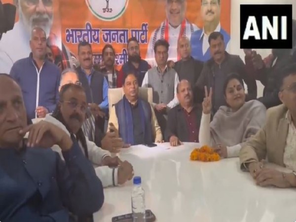 J-K BJP celebrates party's performance in Delhi polls