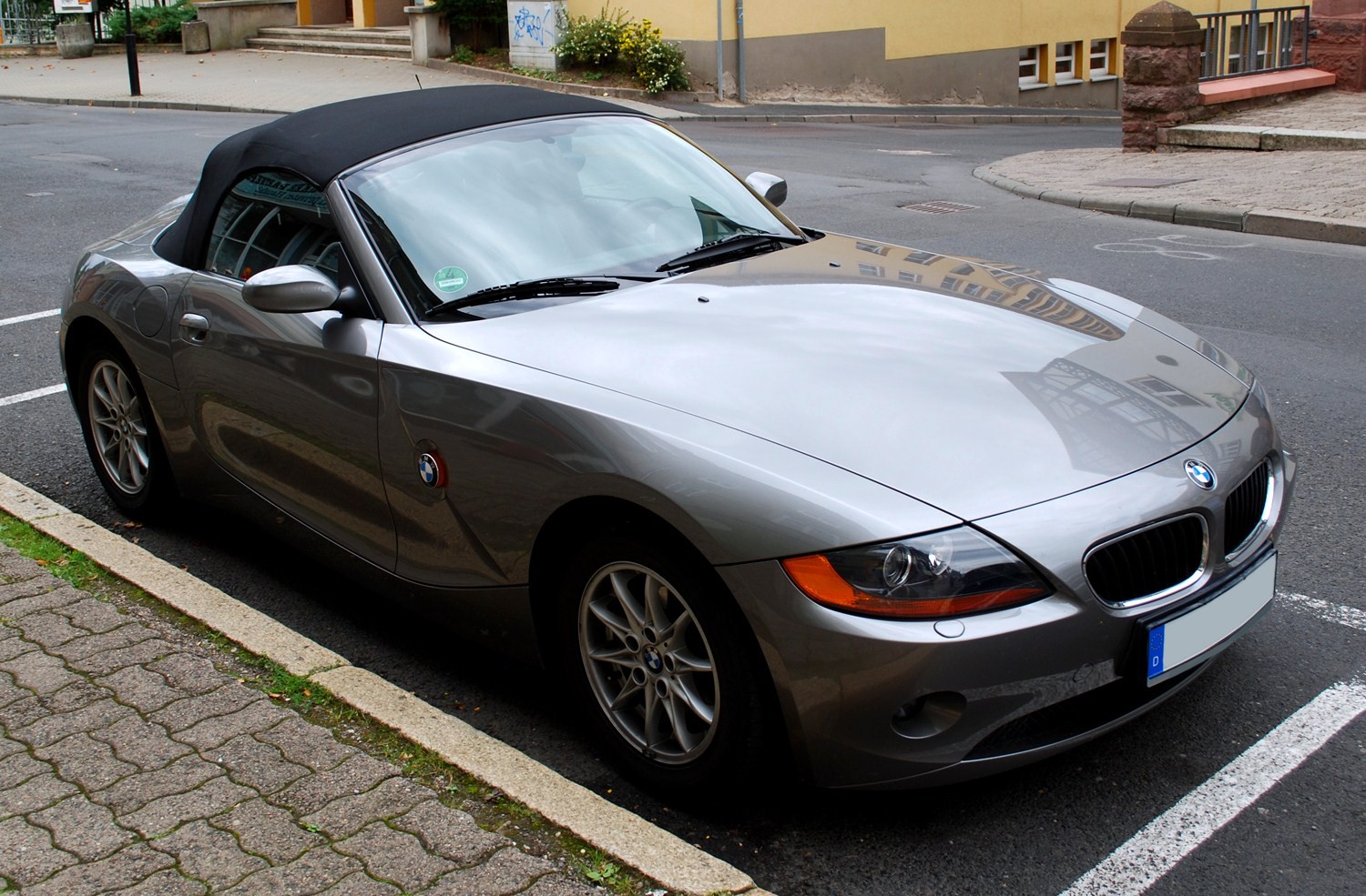 BMW launches new version of Z4 Roadster in India, starting price Rs 65 lakhs