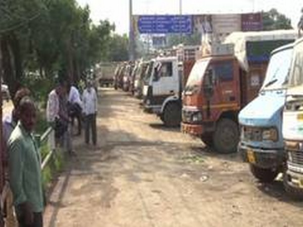 Transporters say face problem supplying essential goods, only 15 pc trucks are on roads