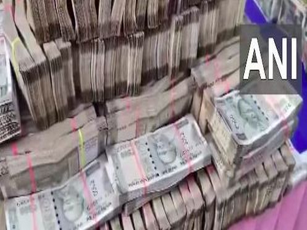 Karnataka police seize Rs 5.6 cr cash, 106 kg jewellery in Ballari