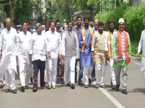 Telangana BJP delegation meets Governor, submits representation on Saroornagar killing