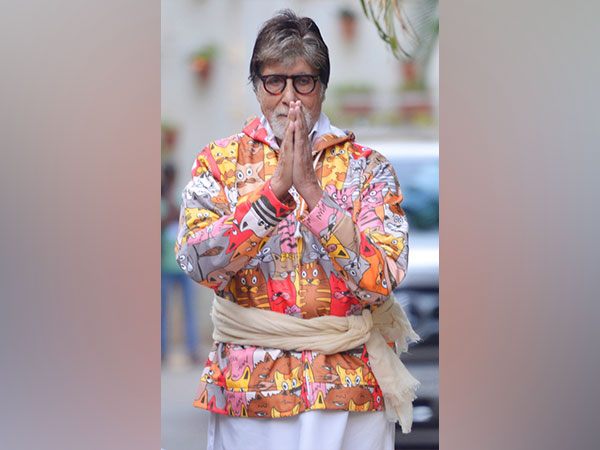 Amitabh Bachchan surprises fans at Jalsa after he 'warning' them not to visit bungalow on Sunday