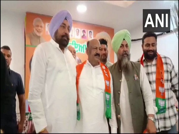 Setback for AAP in Punjab: Former Amritsar Deputy Mayor Avinash Jolly joins BJP 