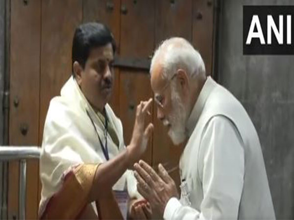 Telangana: PM Modi offers prayers at Sri Raja Rajeshwara Swamy Devasthanam