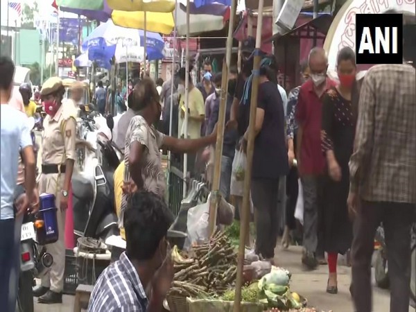 Crowd flouts Covid-protocols at Guwahati's Ganesh Gudi Market 