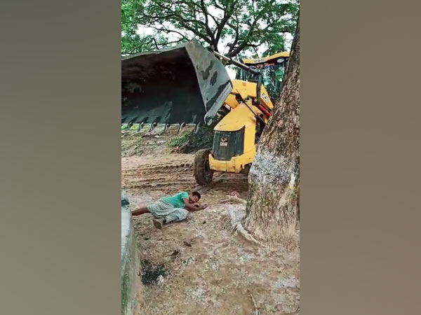 Telangana: One held for hitting man on head with excavator machine arm