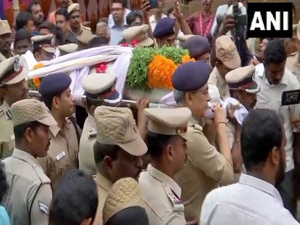 Top Tamil Nadu Police officers pay last respects to DIG Vijayakumar