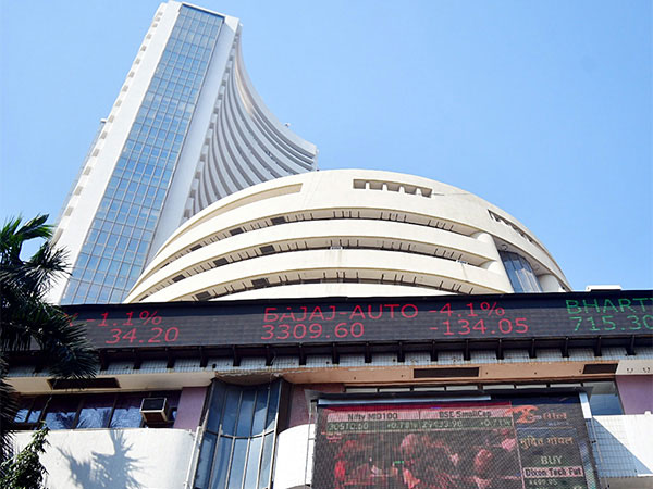 Indian Stock Markets Open Week with Losses Amid Earnings Season