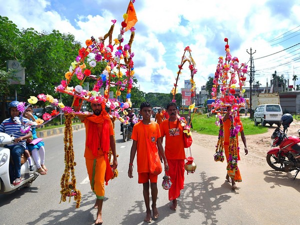 UP Chief Secretary and DGP Inspect Ayodhya Ahead of Kanwar Yatra Preparations