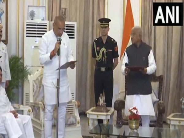 Cabinet Minister Ramniwas Rawat Sworn in Twice Amid Oath Confusion in Madhya Pradesh