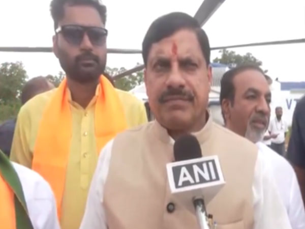 Madhya Pradesh CM Visits RSS Headquarters, Pays Tribute at Dr Hedgewar Memorial