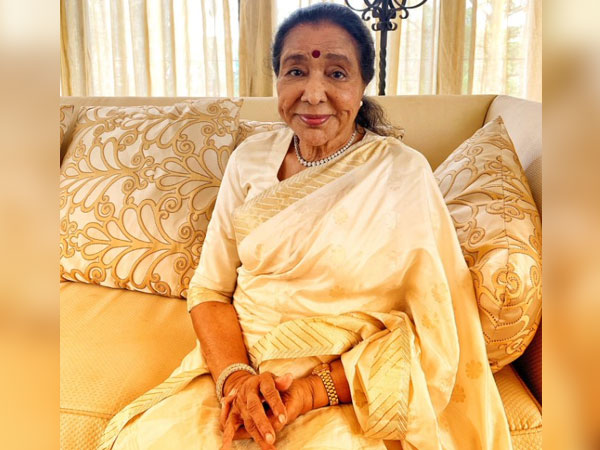 Asha Bhosle pens down positive thought as she turns 87