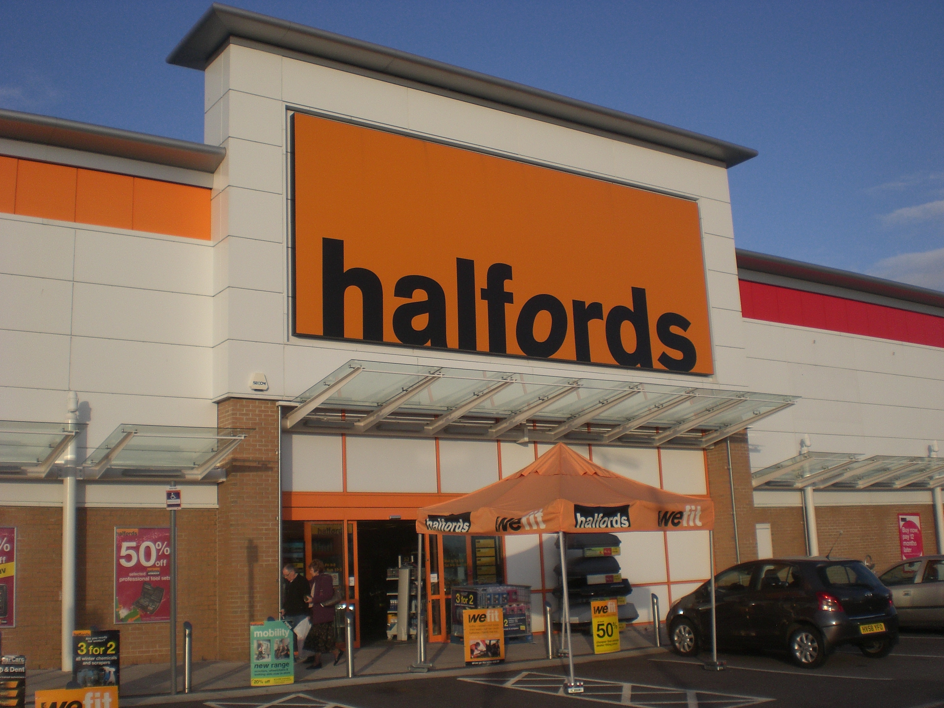 Britain's Halfords targets retirees in tight labour market 