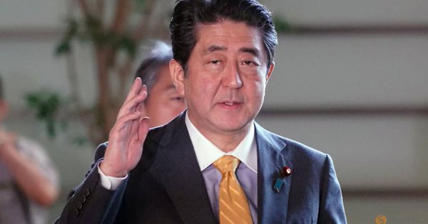 Want to discuss peace treaty with Putin today: Abe 