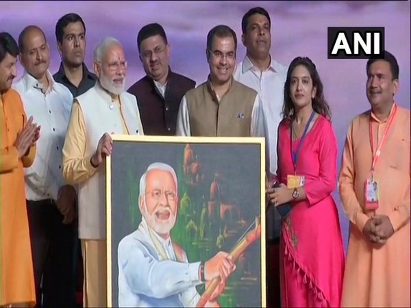 Delhi girl presents self-made painting to Modi, says overjoyed to received appreciation from Prime Minister