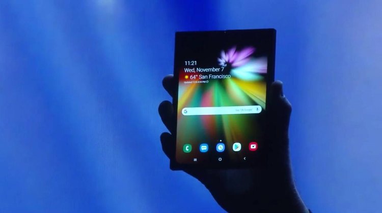 UPDATE 4-Samsung gives first glimpse of foldable phone
