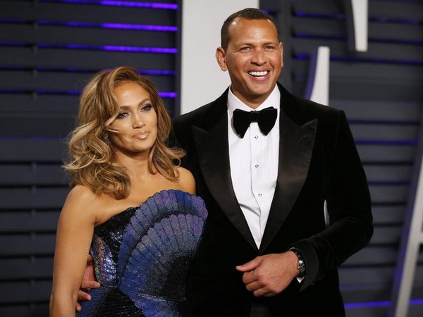 J-Lo, fiance Alex Rodriguez snapped stealing a kiss in Manhattan  