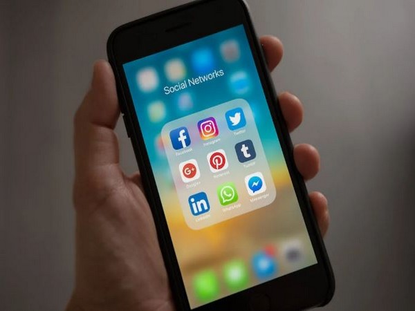 Perceived social connectedness might be linked to social media engagement style: Study