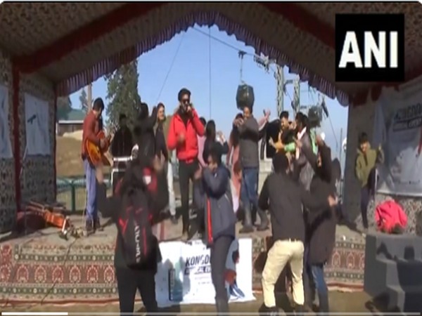 Gulmarg: People dance to Bollywood classic numbers at Kongdoori Musical Event