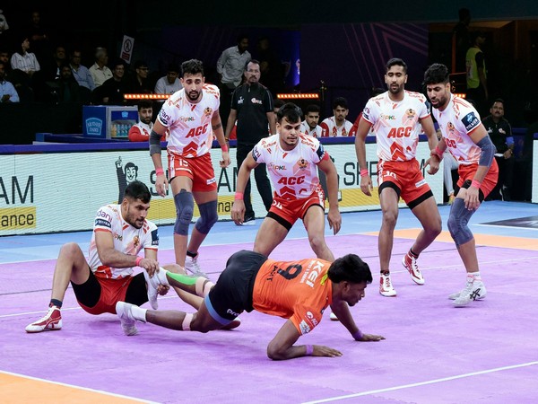 Gujarat Giants' Nail-Biting Victory in Pro Kabaddi League's 100th Match