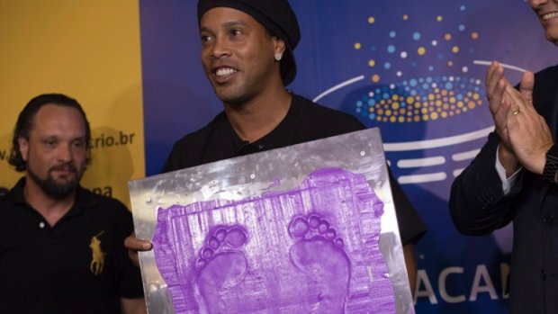 Brazil's ex-football star Ronaldinho leaves footprints in Maracana Hall of Fame