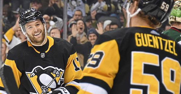 Rust's 2-goal night propels Pens past Panthers