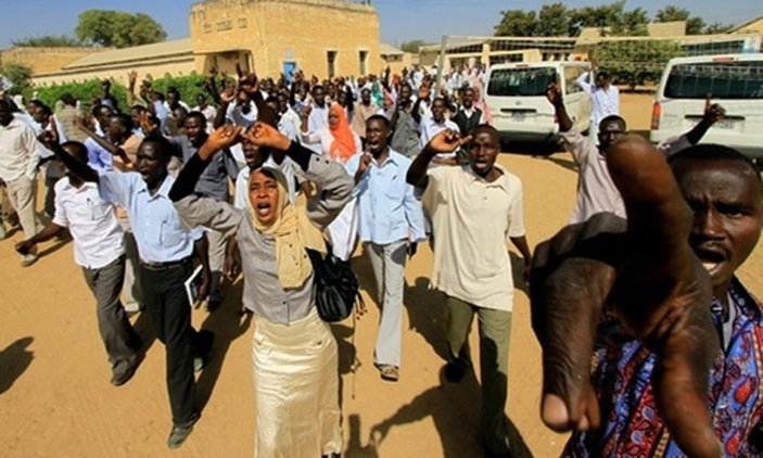 Sudan police fire tear gas at protesters