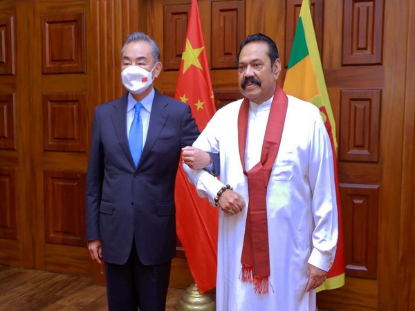 Chinese Foreign Minister held talks with Sri Lankan Prime Minister