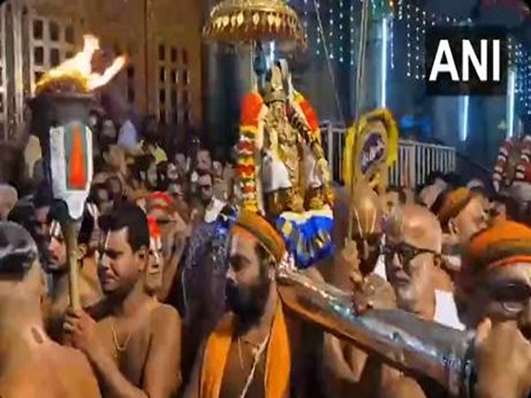 Vaikunda Ekadasi Celebrations: Lord Namperumal's Majestic Procession at Srirangam