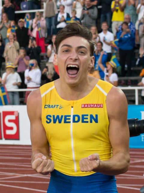 UPDATE 2-Athletics-Sweden's Duplantis soars 6.17m to break pole vault world record