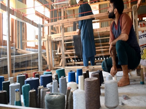 1.50 lakh handloom agencies, weavers, 26,644 artisans on-boarded on GeM portal: Centre