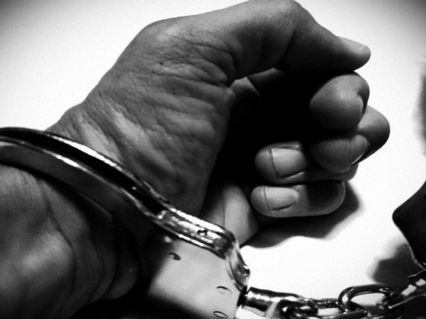 Mumbai: Taxi driver arrested for doing obscene acts looking at girl