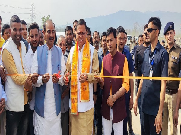 Uttarakhand CM inaugurates hot air balloon, para motor adventure activities in Tanakpur 