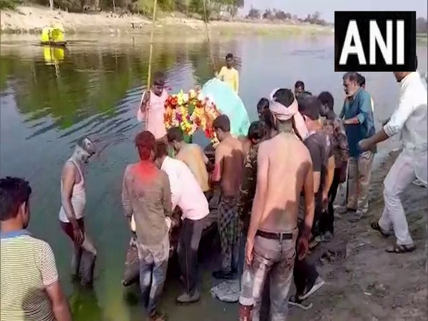 Uttar Pradesh : 4 people died due to drowning in Gomti river