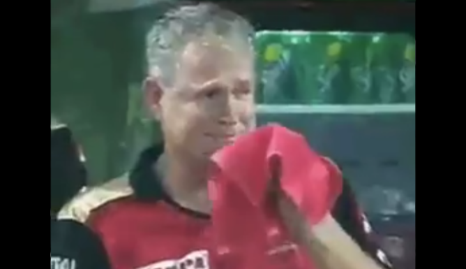 SRH coach Tom Moody crying after Hyderabad's show in IPL match makes fans emotional