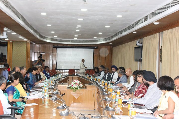15th Finance Commission meets eminent economists to discuss various issues 
