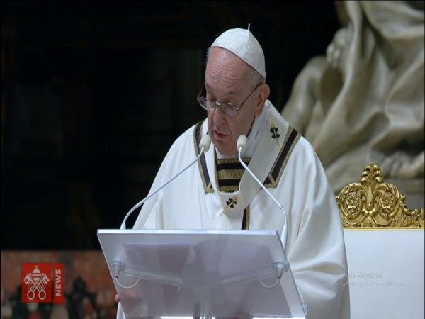 Pope says he has lung inflammation, aide reads message for him