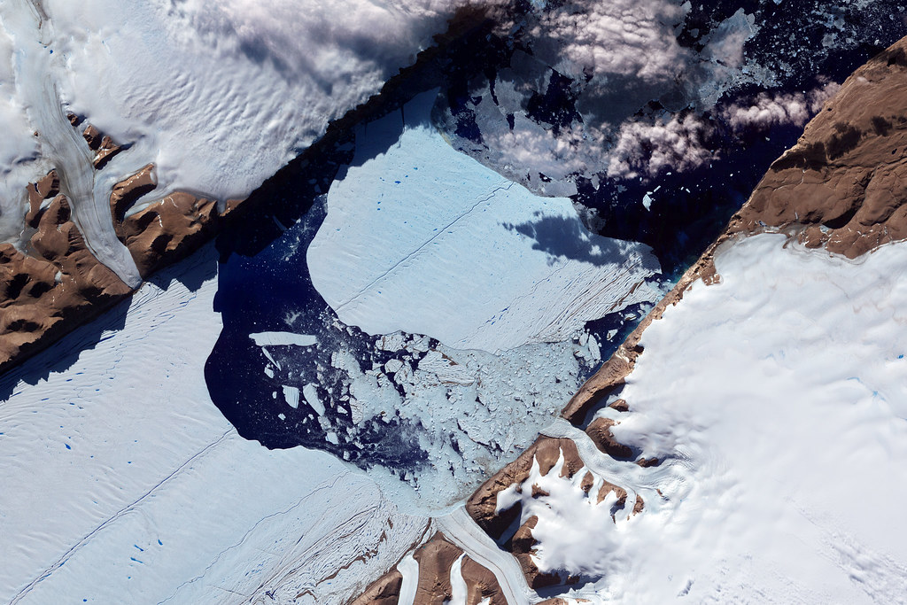 Grounding line of Greenland's glacier found to shift during ocean's tidal cycles