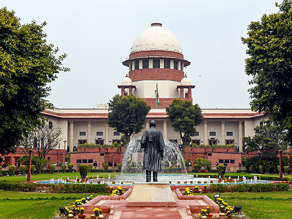 SC orders no more felling of trees in Delhi's forest ridge; seeks presence of DDA's Vice Chairman, Director General of CPWD