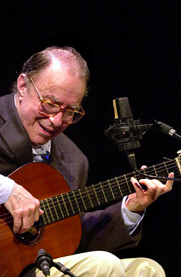 People News Roundup: Brazil mourns bossa nova founder João Gilberto as he is buried in Rio