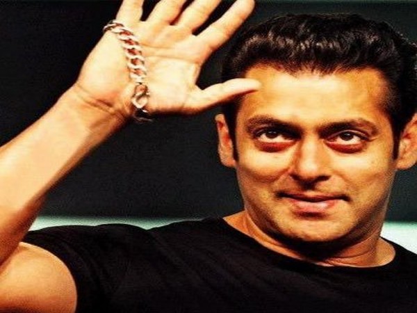 Salman Khan gives shout out to Shah Rukh at IIFA: Our 'Pathaan