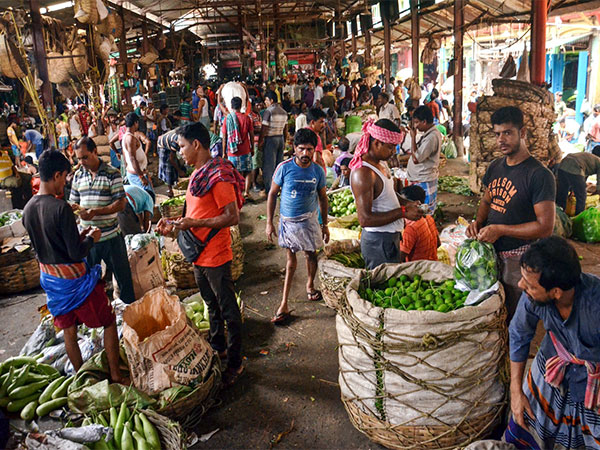 Fluctuating Food Prices Challenge RBI's Inflation Target Despite Promising Monsoon