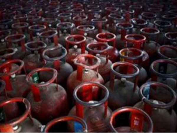 J-K: 85,000 LPG refills home-delivered to consumers in last 3 weeks in Srinagar