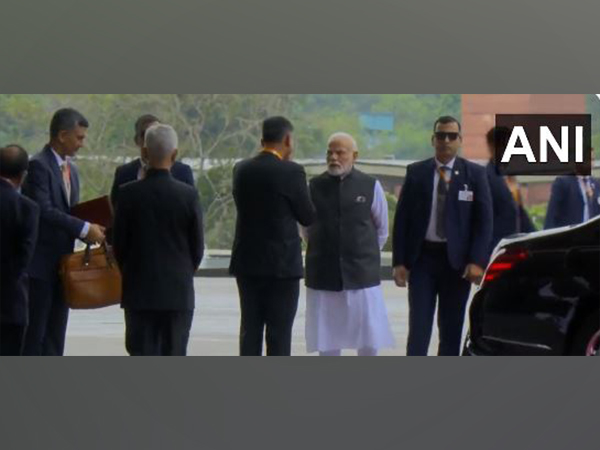 G20 Summit: Pm Narendra Modi Arrives At Pragati Maidan's Bharat 