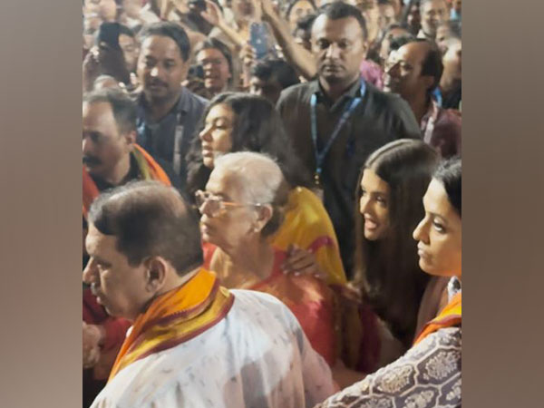 Aishwarya Rai Bachchan and Family Seek Blessings at GSB Ganesh Pandal