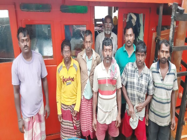 Odisha: 37 boats with crew members from West Bengal take shelter at Dhamara Fishing Harbour