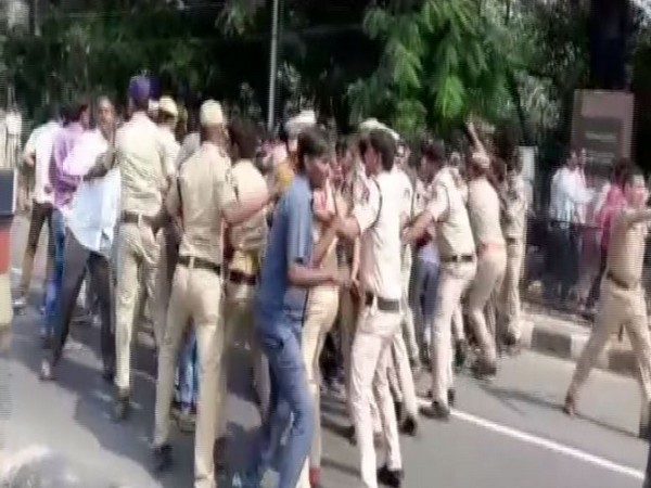 TSRTC protest: Seven policemen injured in stone-pelting, over 1200 people arrested so far
