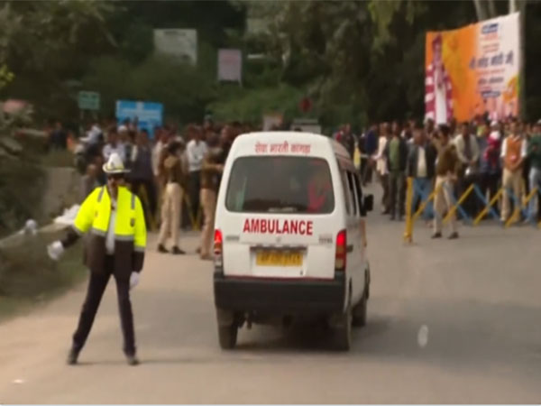 PM Modi stops convoy to make way for ambulance in Himachal |